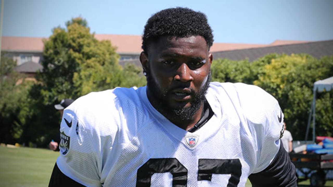 Defensive end Mario Edwards agrees to a three-year deal with the