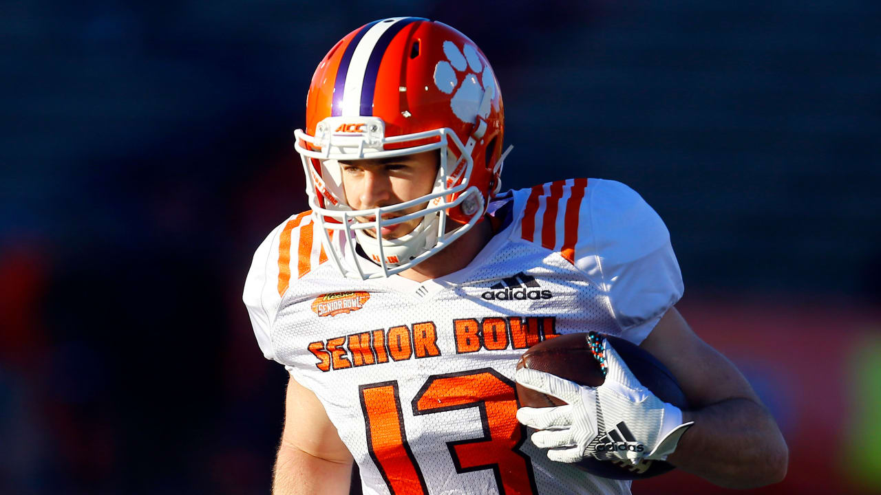 Las Vegas Raider Hunter Renfrow staying with Dabo Swinney