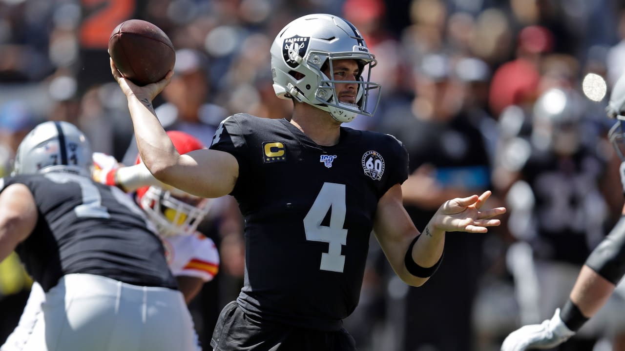 Raiders quarterback club congratulates Derek Carr on passing yards record