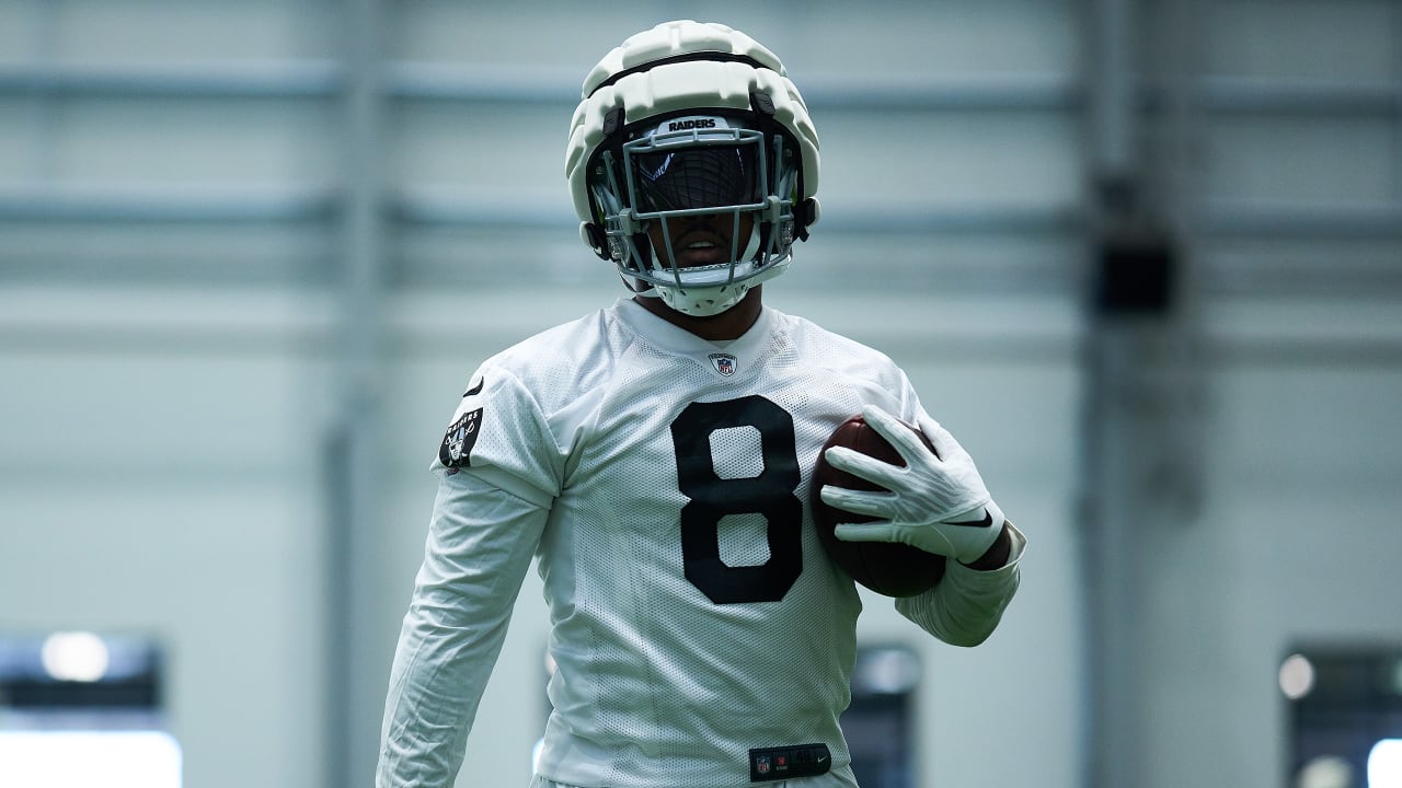 Josh Jacobs returns to practice with the Las Vegas Raiders wearing jersey  No. 8 - BVM Sports