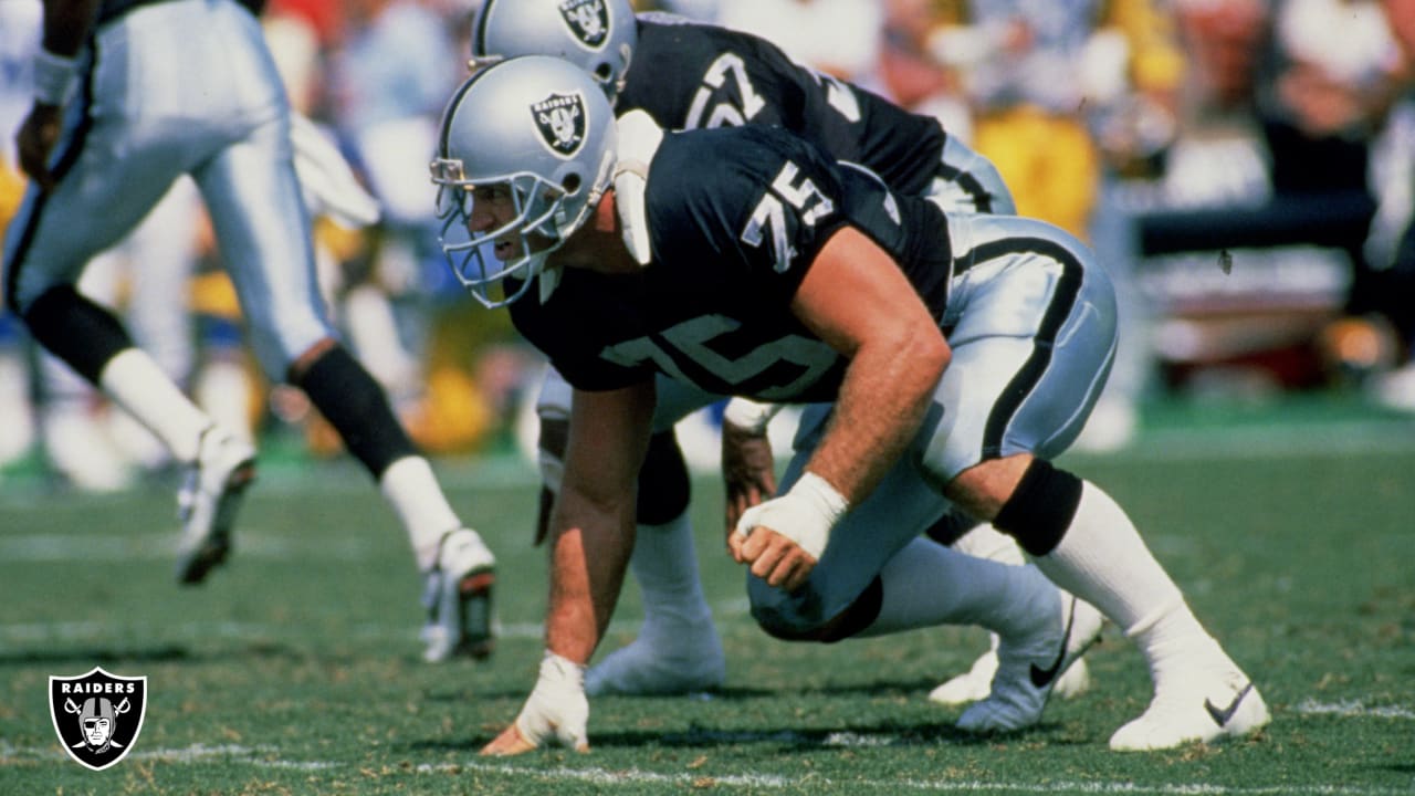 Same Haircut still a legend. Howie Long : r/raiders