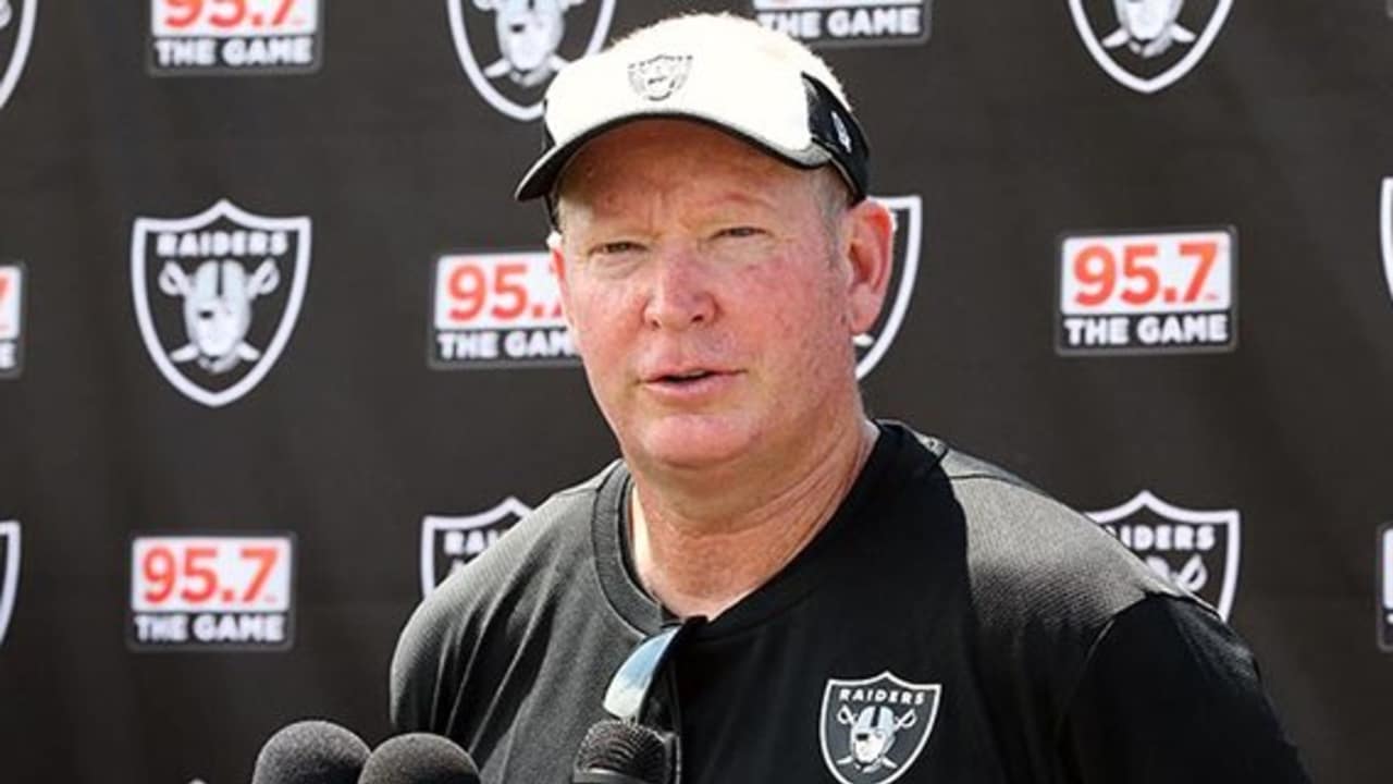 Bill Musgrave Takes His Turn at the Podium