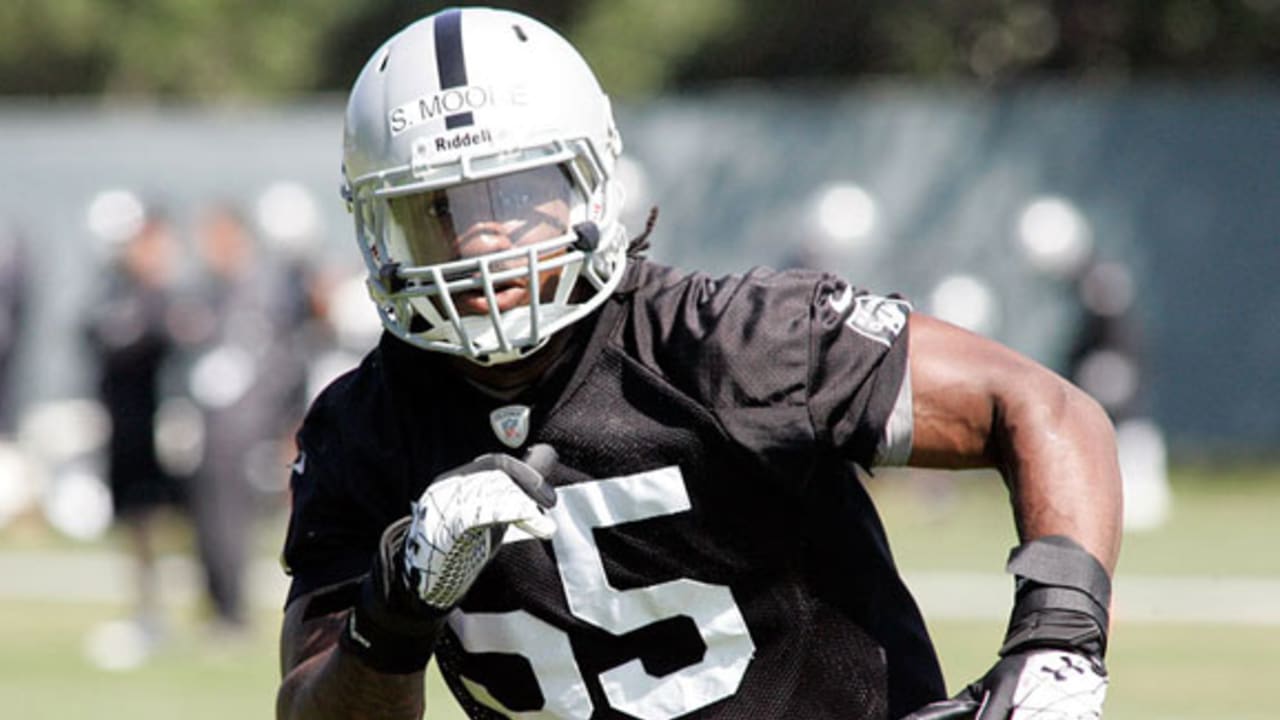 Raiders Q&A: Sio Moore talks SpongeBob, Ebola and being different