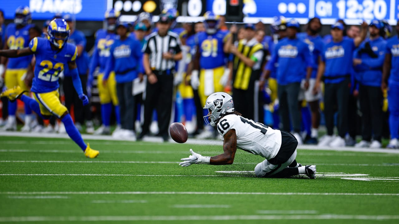 Las Vegas Raiders quarterback Jimmy Garoppolo's 17-yard play-action pass  finds Raiders wide receiver Jakobi Meyers across the middle