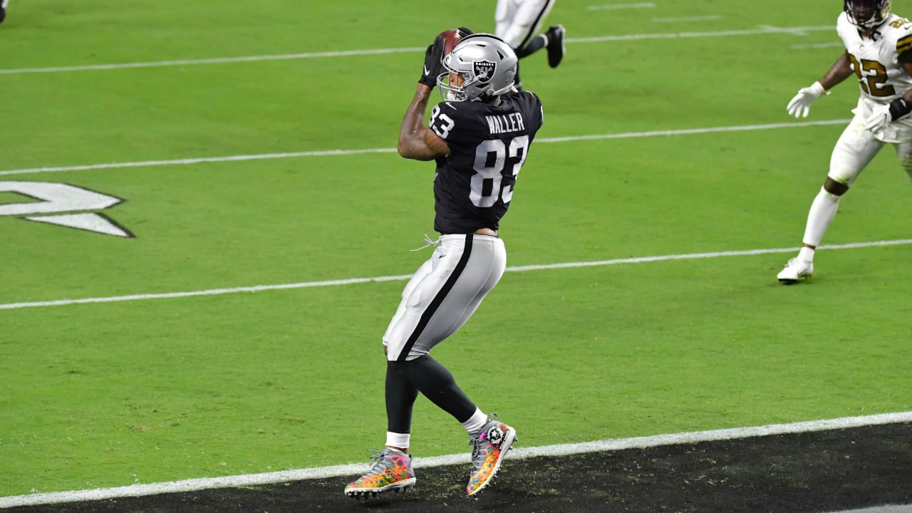 Tight end (83) Darren Waller of the Las Vegas Raiders warms up before  playing against the Los Angeles Chargers in an NFL football game, Sunday,  Sept. 11, 2022, in Inglewood, Calif. Chargers