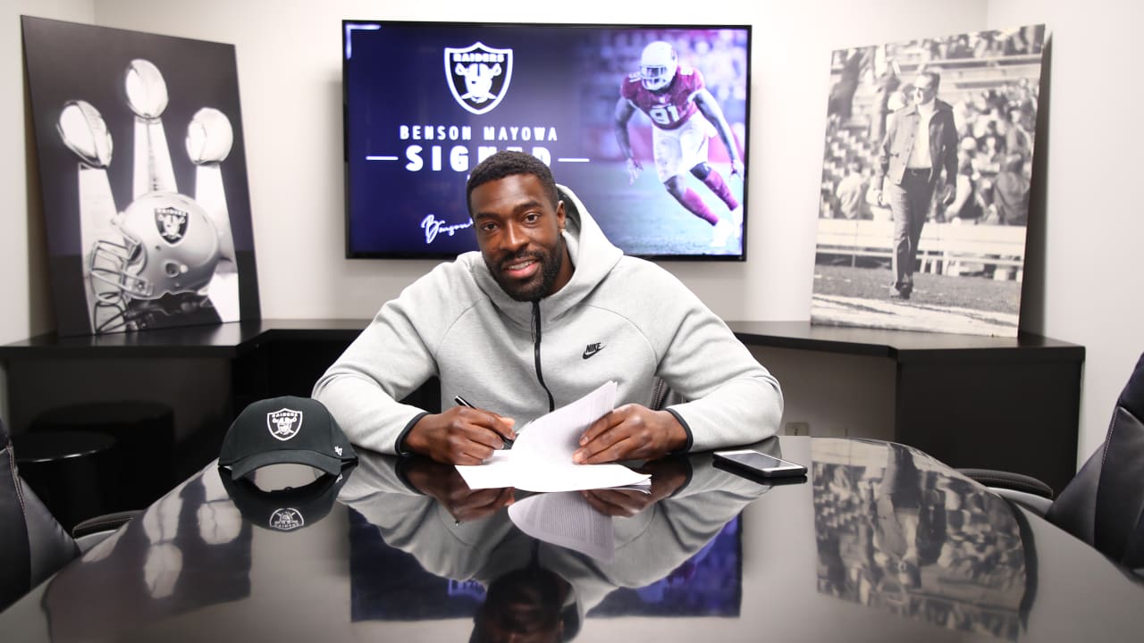 Raiders sign defensive end Benson Mayowa