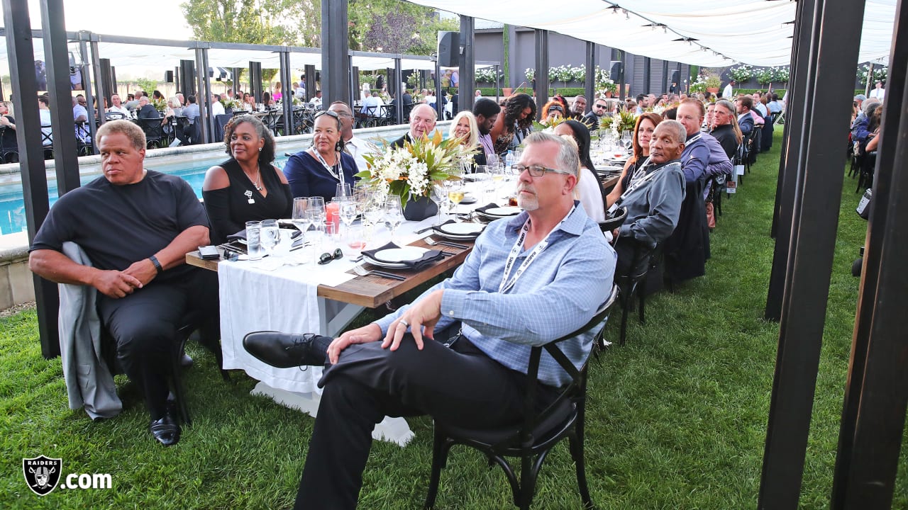 Raiders Alumni enjoy dinner at Training Camp