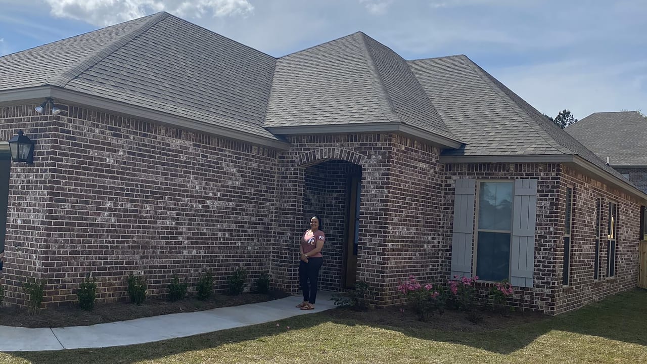 Raiders rookie Johnathan Abram surprises his mom with new car