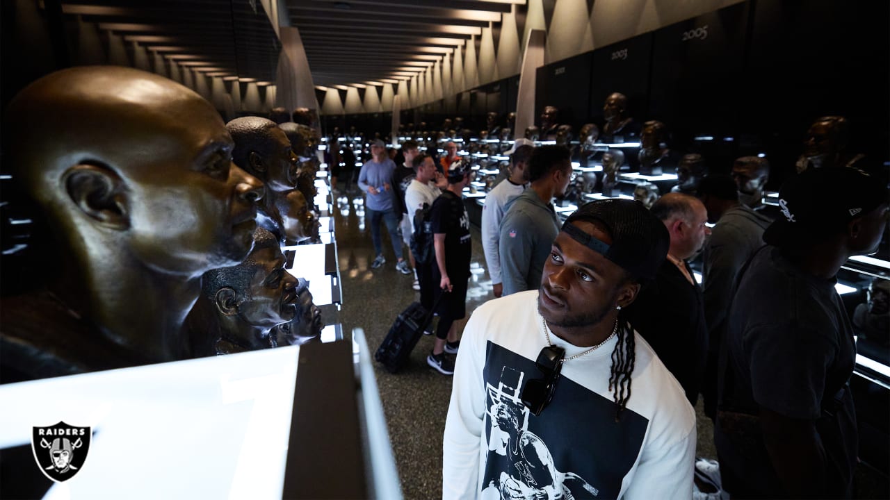 Photos: Raiders tour Pro Football Hall of Fame