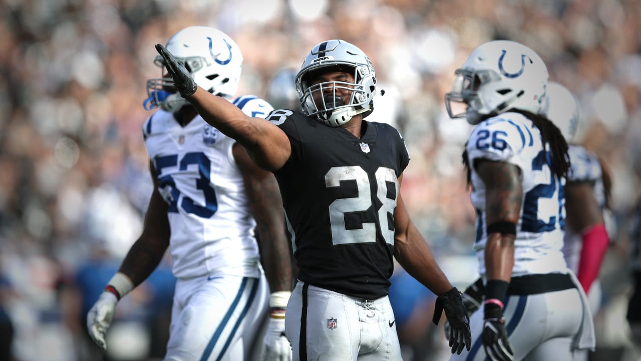 Oakland Raiders running back Doug Martin (28) celebrates his