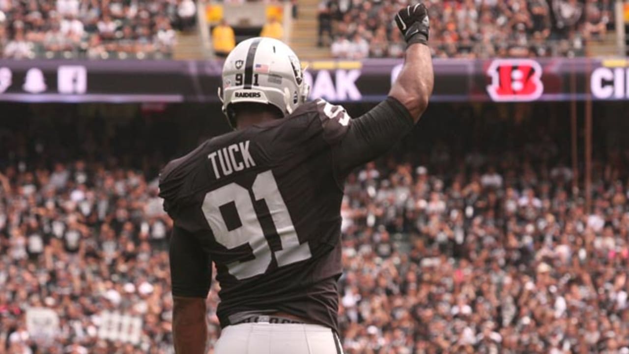 Justin Tuck announces his retirement after 11 NFL seasons - Los