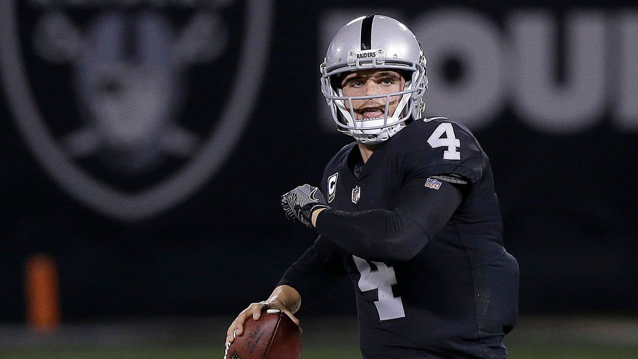 Derek Carr Fires Down The Middle To Seth Roberts For A 19-Yard Gain