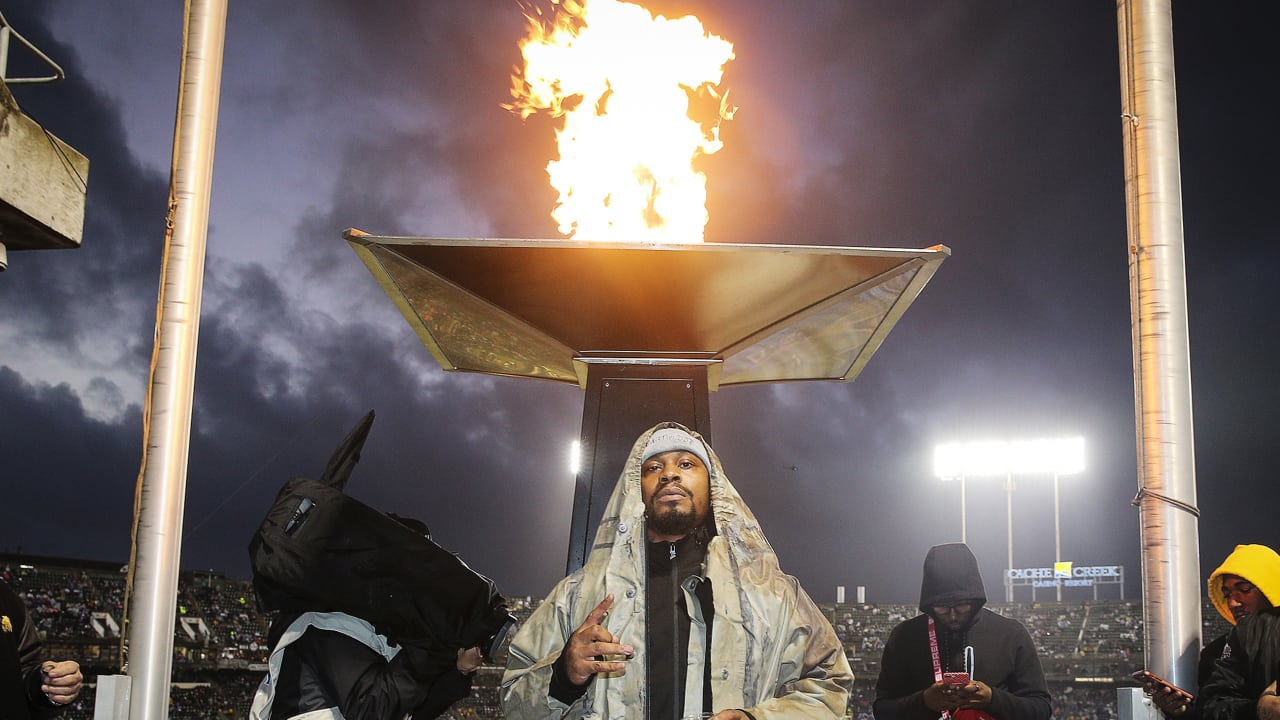 Marshawn Lynch emerges in Raiders gear for the first time - Field Gulls