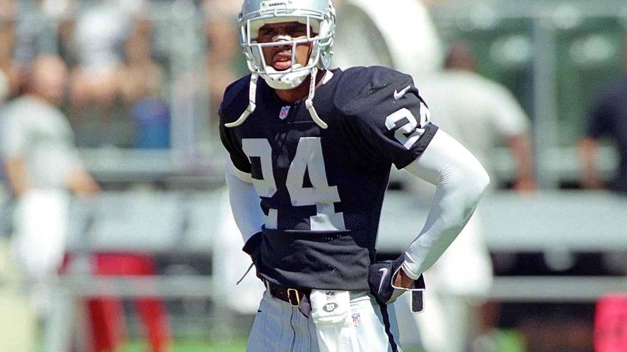 Oakland Raiders' Charles Woodson gets first career carry 