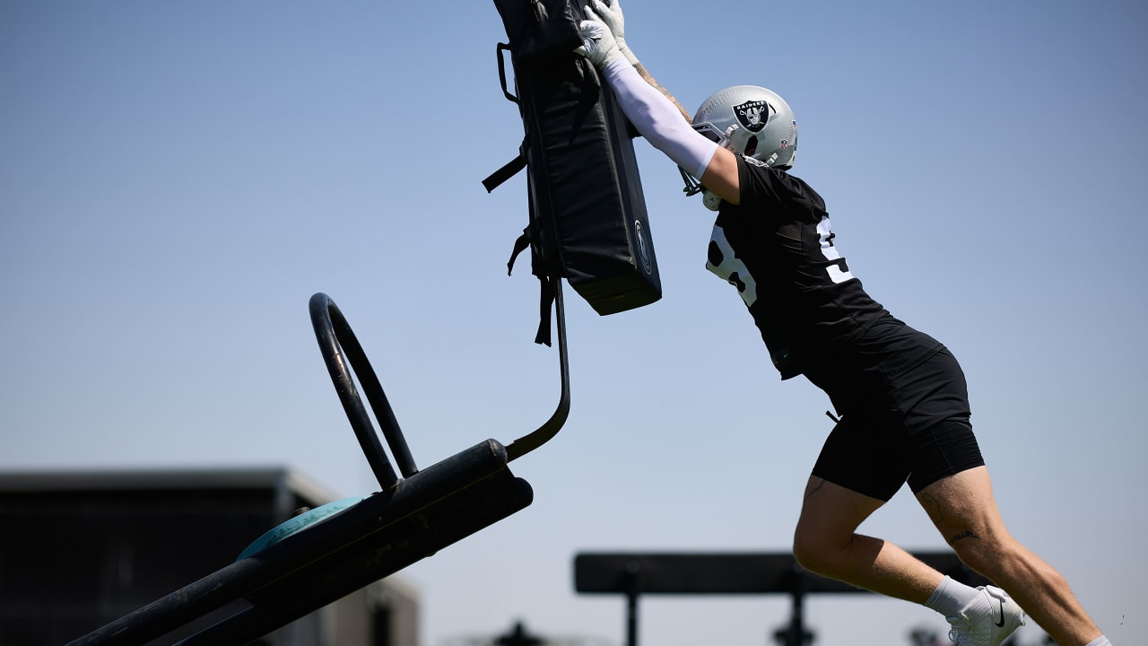 Raiders minicamp: Davante Adams having 'time of my life' - Silver And Black  Pride