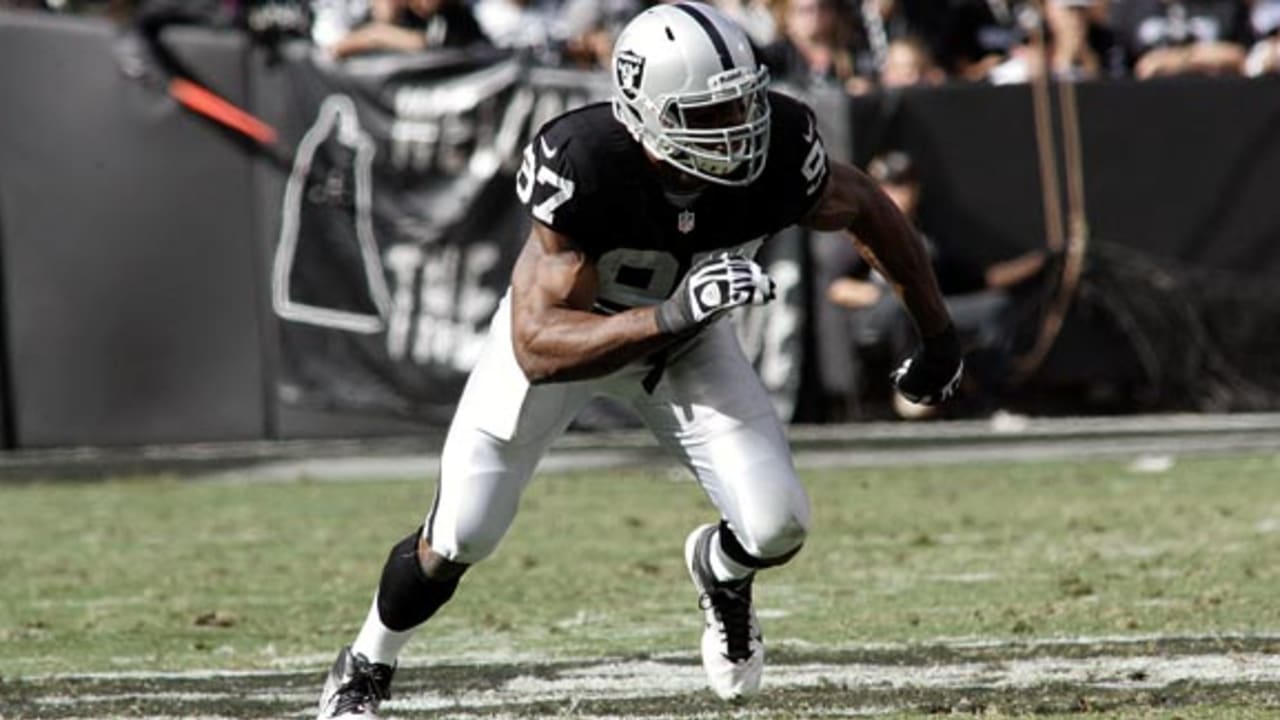 Raiders Re-sign Andre Carter