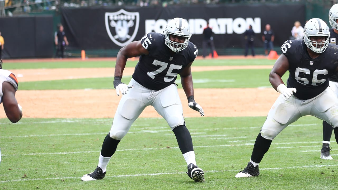 Las Vegas Raiders offensive tackle Brandon Parker (75) lines up for a play  during an NFL