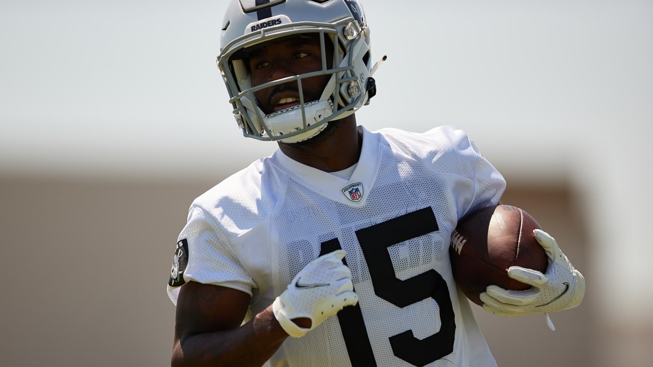 Raiders great likes Derek Carr-Michael Crabtree chemistry