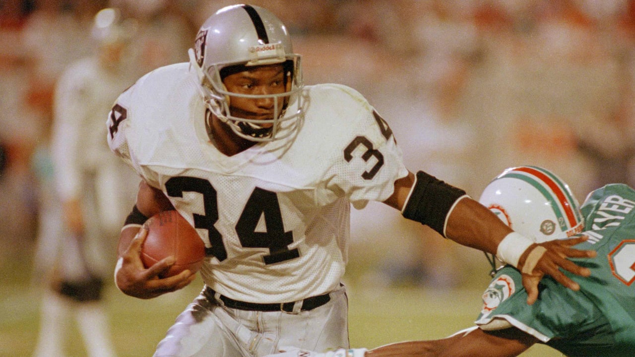 Bo Jackson prominent in top 100 runs in NFL history 