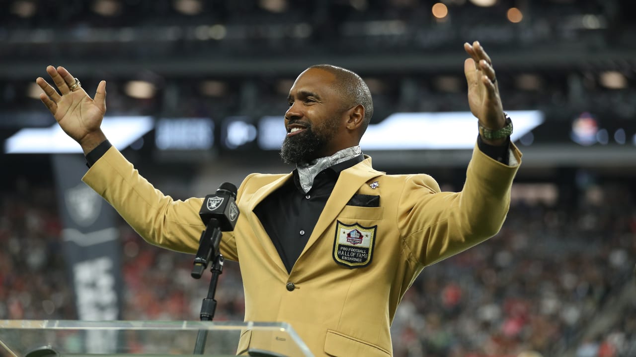 Charles Woodson receives Hall of Fame ring during special pregame