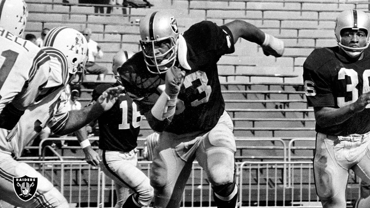 NFL 100: At No. 67, Gene Upshaw cleared the way for the Raiders on 'Highway  63' - The Athletic