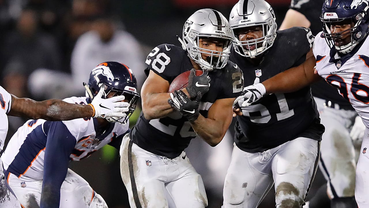 RB Doug Martin muscles through two defenders for a first down