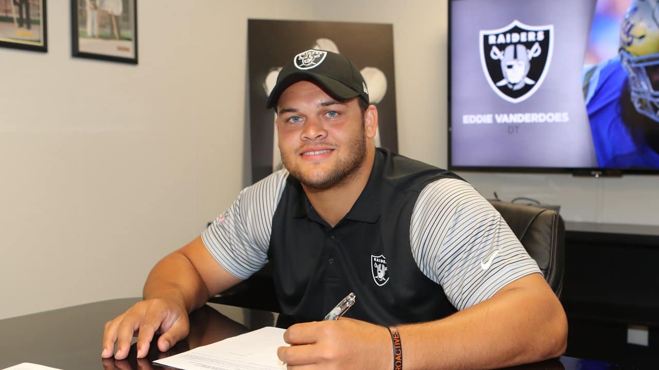 Raiders sign third-round draft pick Eddie Vanderdoes