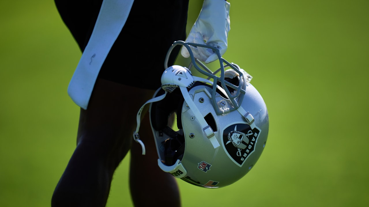 Raiders first 2022 depth chart ahead of HOF Game is full of surprises