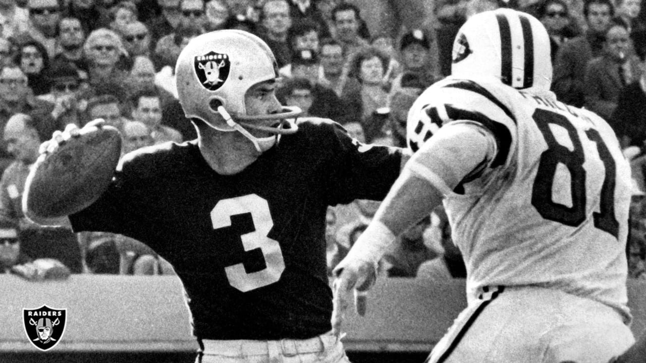 Las Vegas Raiders legend quarterback Daryle Lamonica honored at Las Vegas  draft