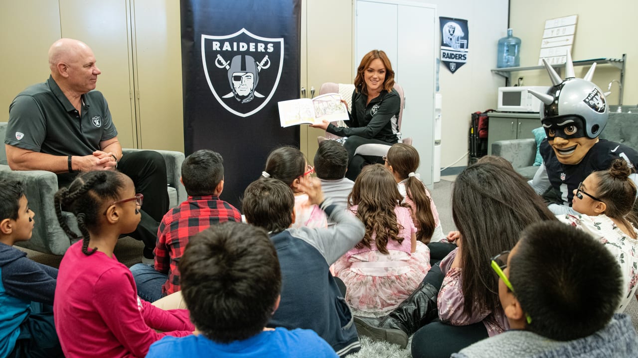 Las Vegas' Statue of Liberty gets Raiders jersey ahead of season opener