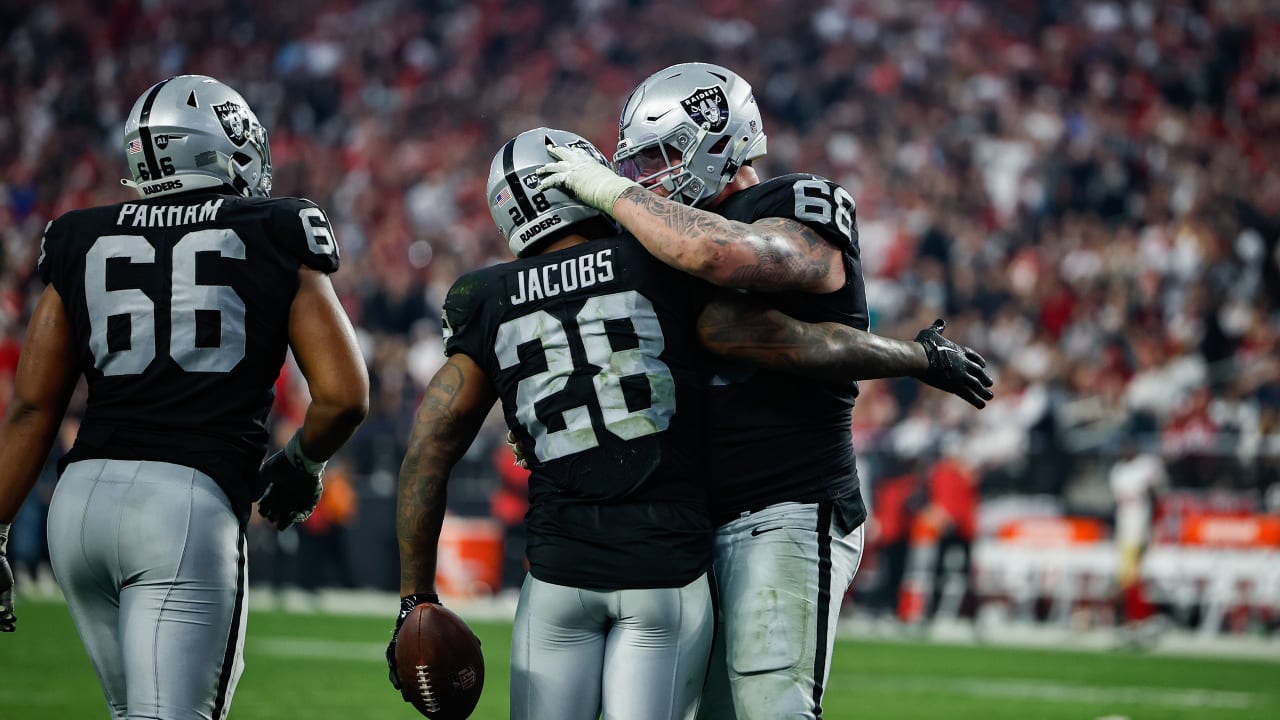 Jacobs rushes into the end zone for untouched TD vs. 49ers