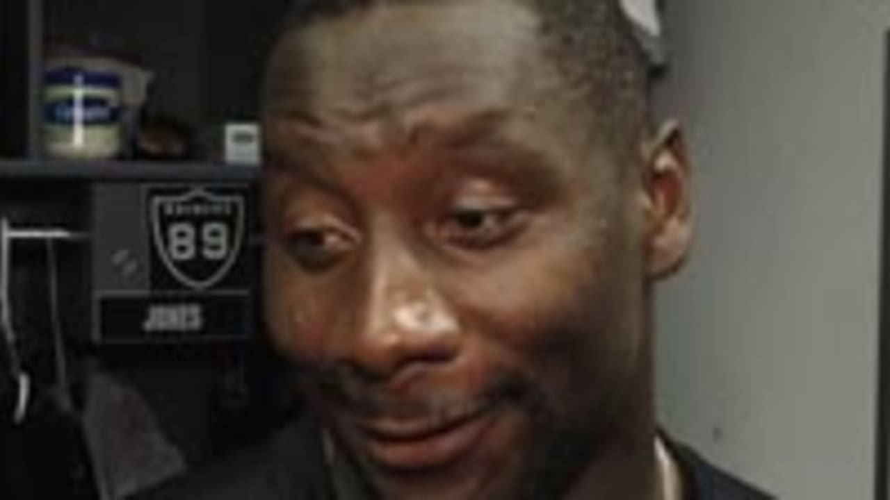 Antonio Smith Chats with Reporters