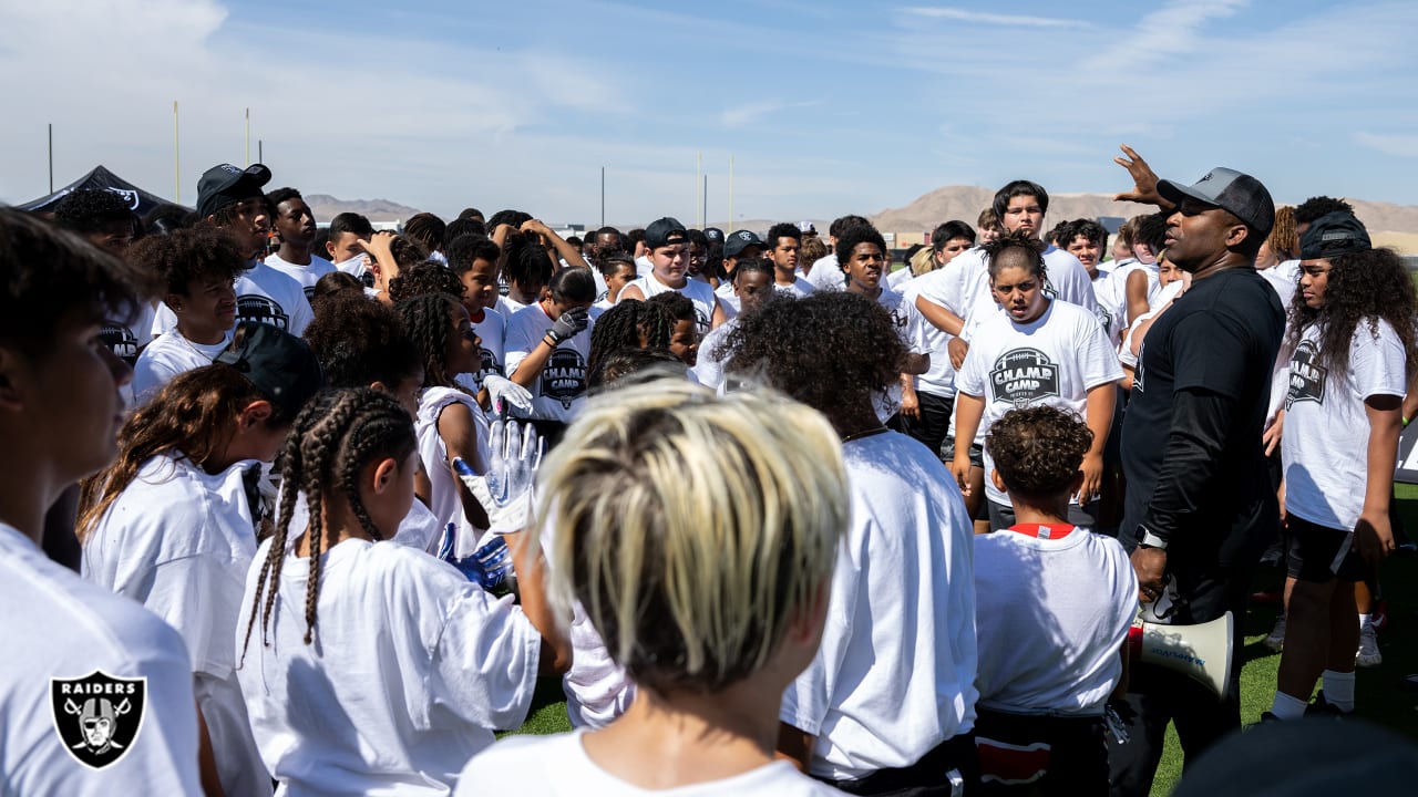 Raiders' Davante Adams hosts youth football camp