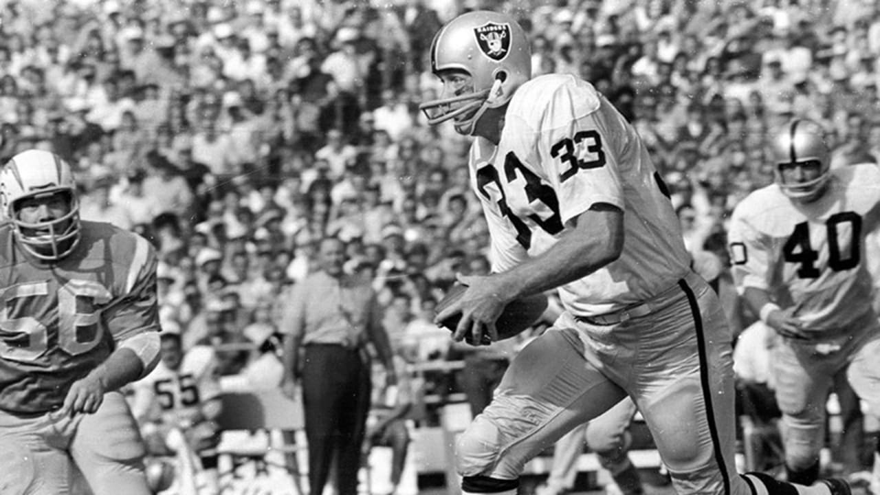 Jim Plunkett, first Latino NFL player drafted No. 1, wins opener