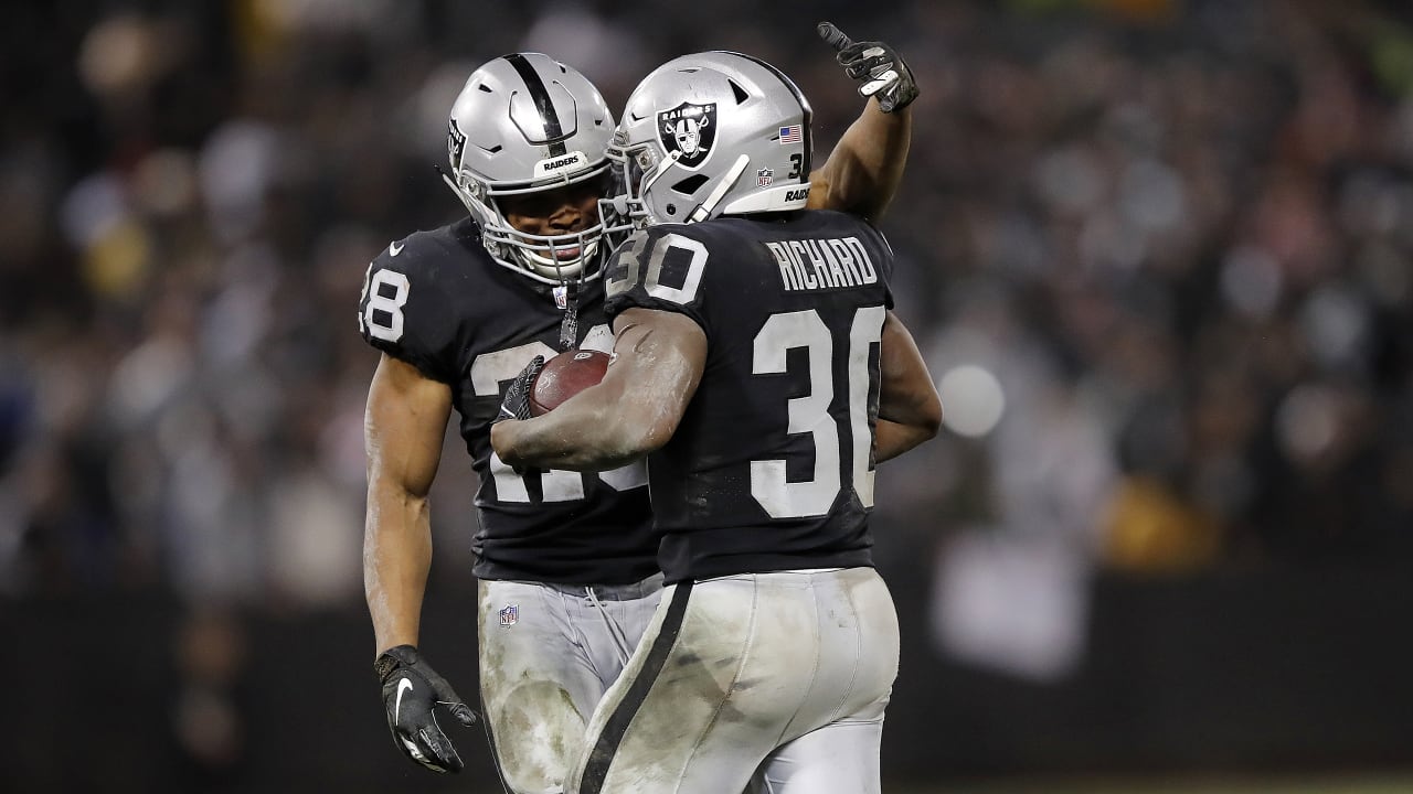 Raiders win possible final game in Oakland 27-14 vs. Broncos