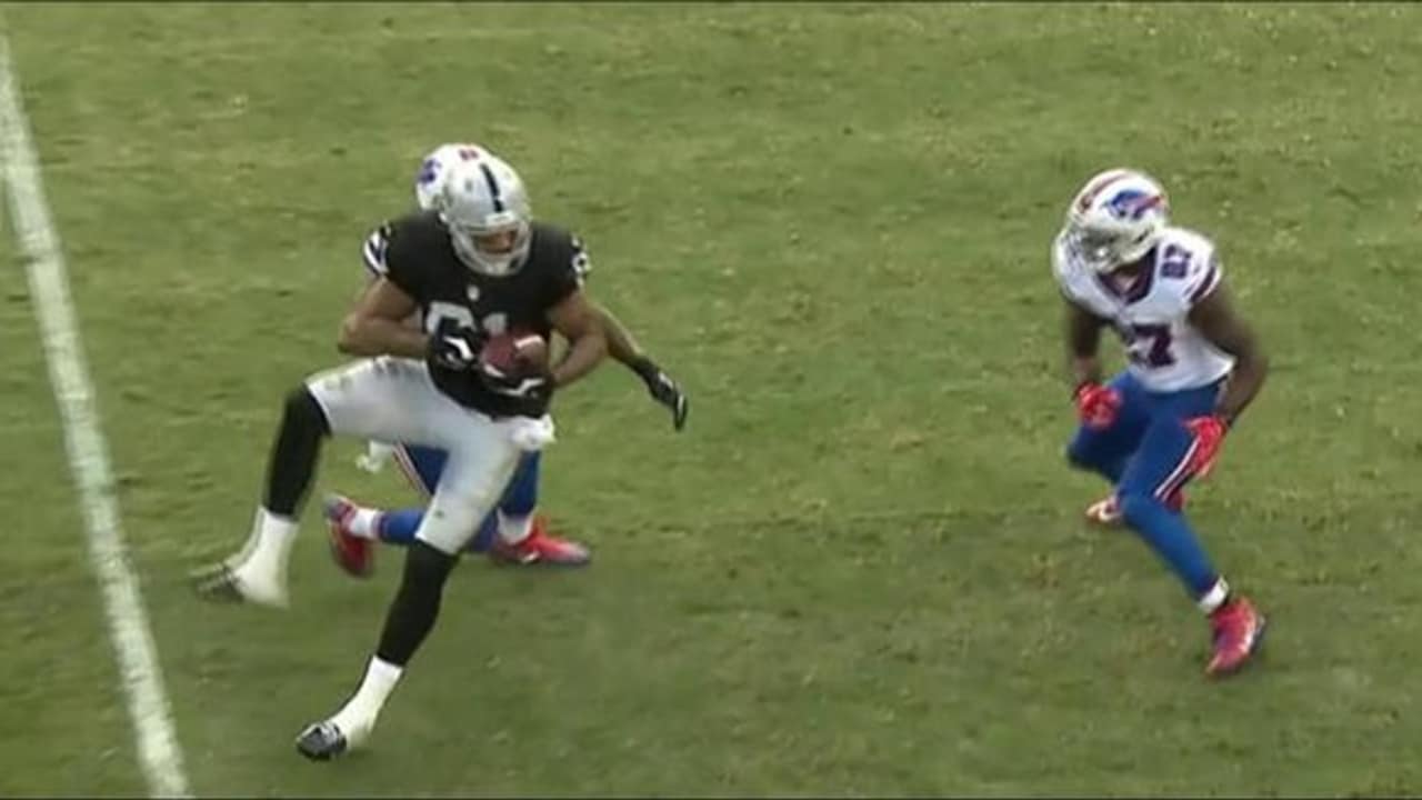 Derek Carr completes backshoulder throw to Mychal Rivera for 22 yards