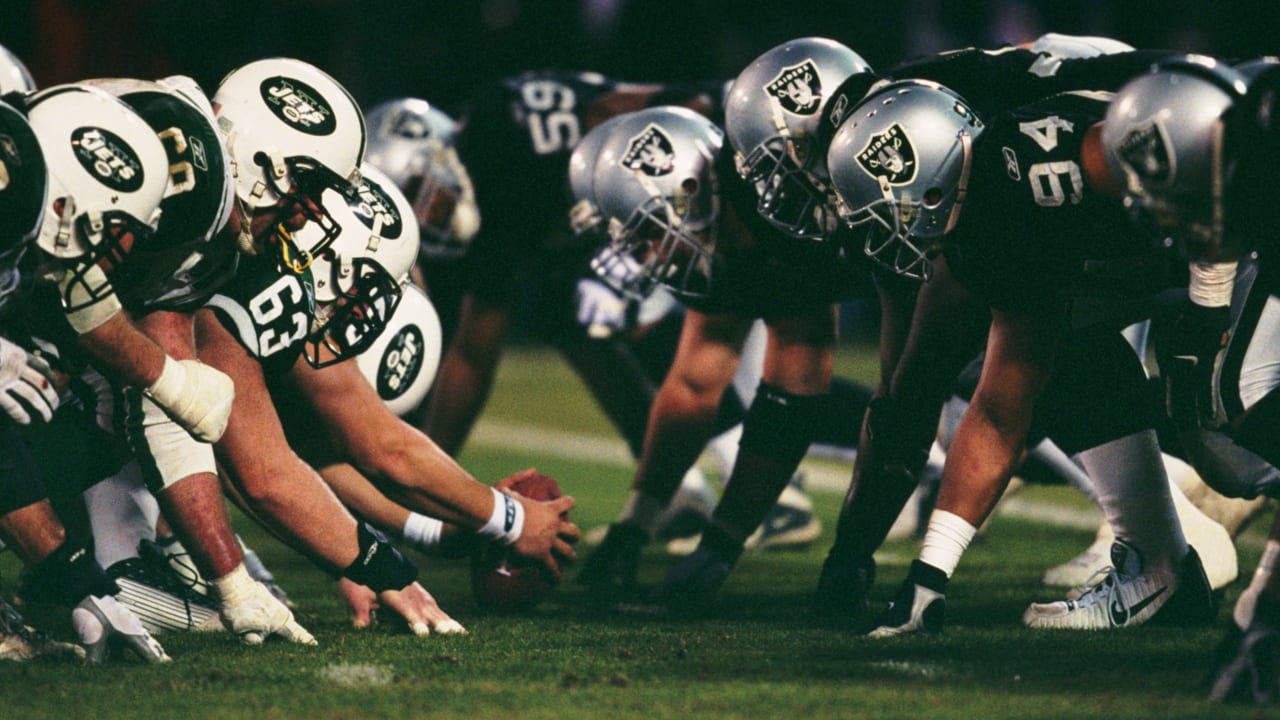 2 Dec 2001: Curtis Martin of the New York Jets during the Jets 17