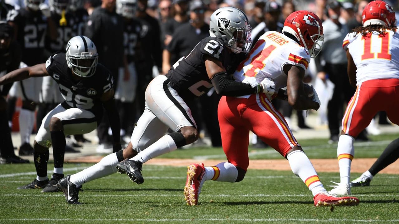 Mahomes' 4 TDs in 2nd quarter lead Chiefs past Raiders 28-10