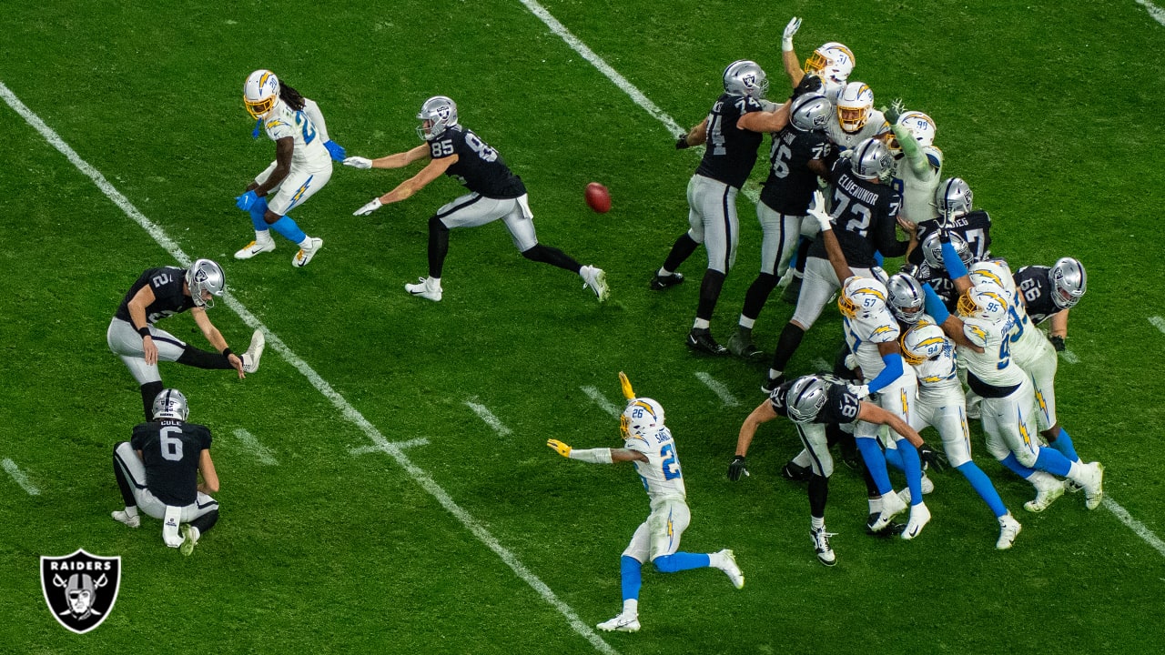 Los Angeles Chargers 32-35 Las Vegas Raiders: Daniel Carlson kicks