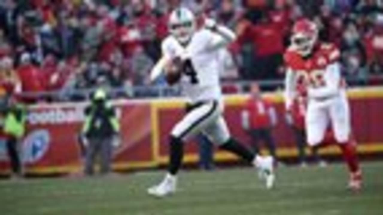 Chiefs Hold Off Raiders Rally, Win 23-17