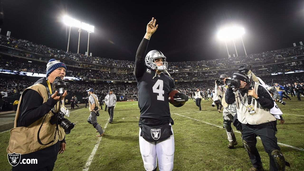 Martavis Bryant of the Oakland Raiders makes a catch at StubHub