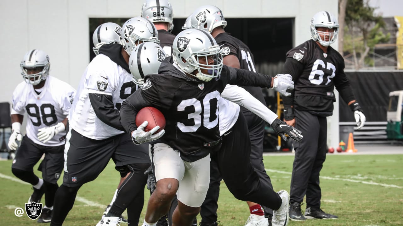 Oakland Raiders Reportedly Eying Marshawn Lynch As Potential Running Back