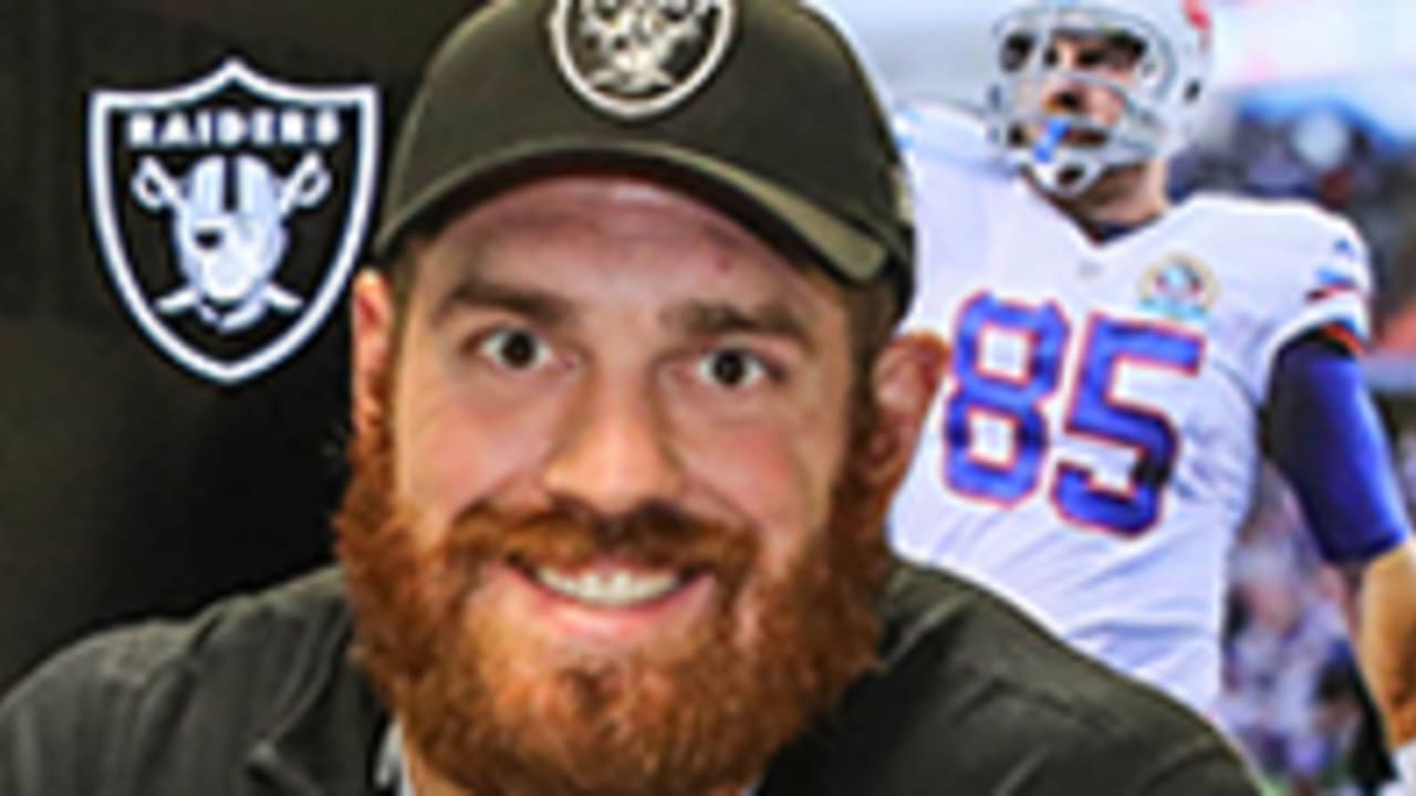 Raiders' Lee Smith Has Awesome (And Accurate) Defense Of Personal