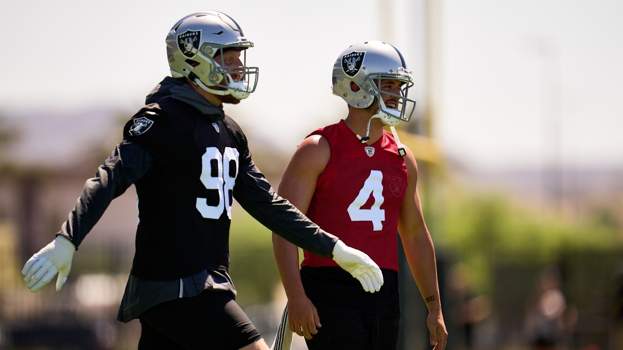 Antonio Brown steps in to help Chandler Jones after Raiders star