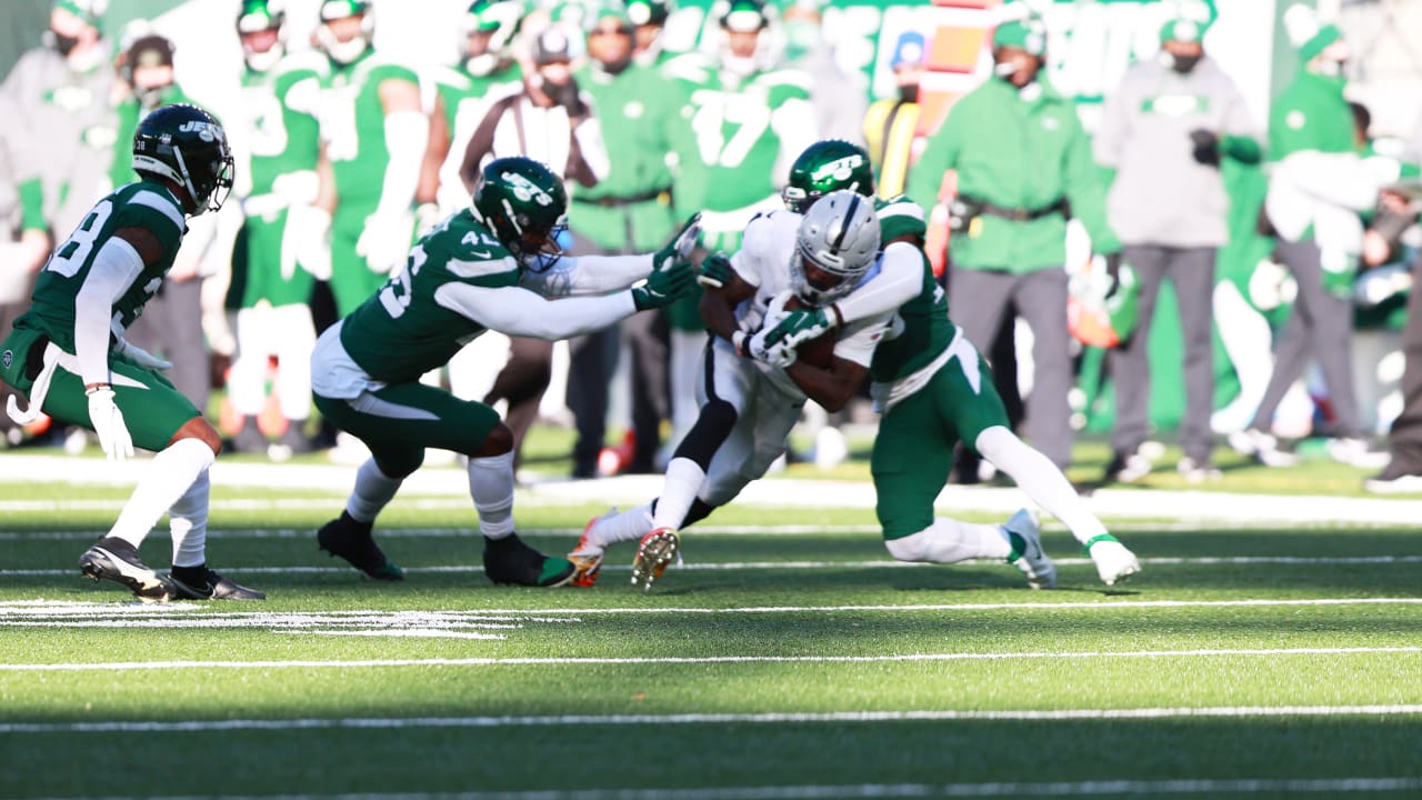 Henry Ruggs III swings out for a wideopen catch & speeds ahead for the