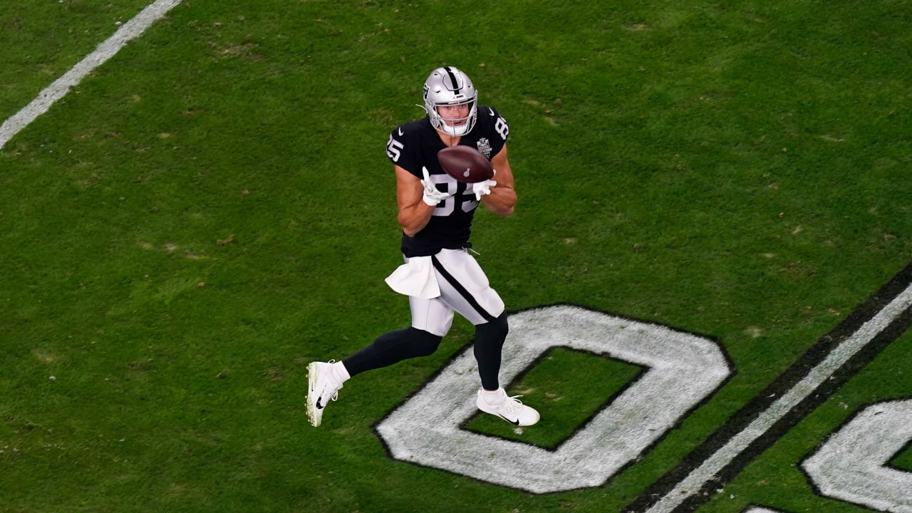 Raiders bringing back TE Derek Carrier day after release