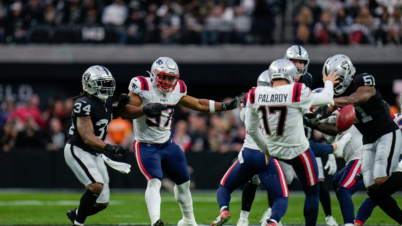 Las Vegas Raiders defensive end Malcolm Koonce (51) plays against the New  England Patriots during an NFL preseason football game, Friday, Aug. 26,  2022, in Las Vegas. (AP Photo/John Locher Stock Photo - Alamy