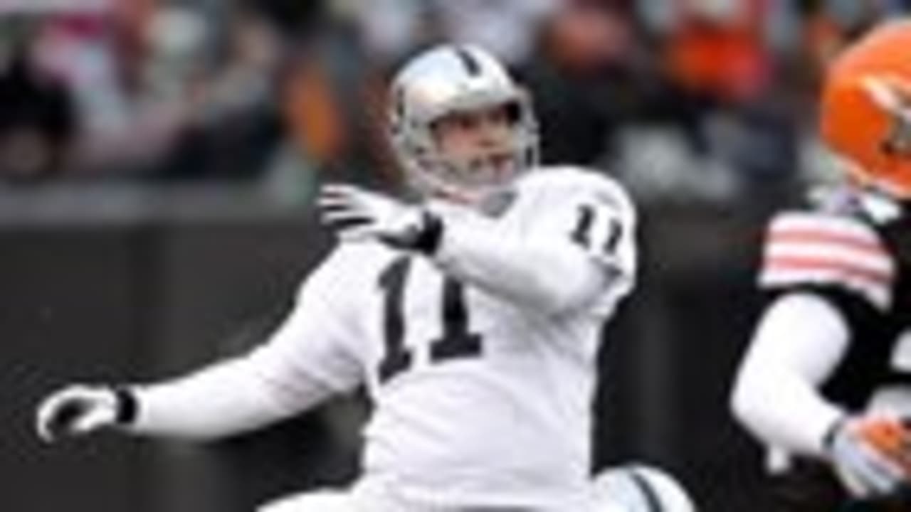 Cleveland Browns quarterback Charlie Frye (9) fumbles the football