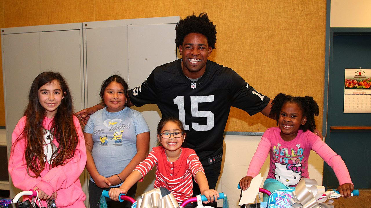 Michael Crabtree’s Holiday Bike Giveaway