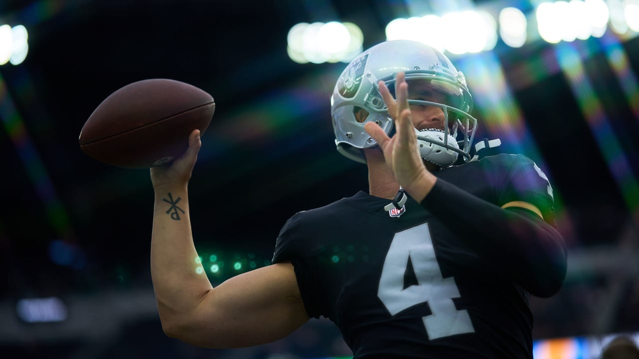 NFL news: Derek Carr injures shoulder in Green Bay - Silver And